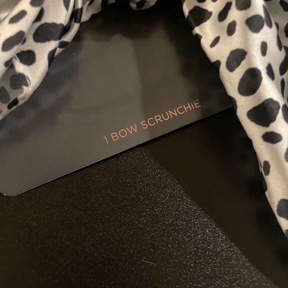 Hairitage Bow Scrunchie - Picture 2 of 6